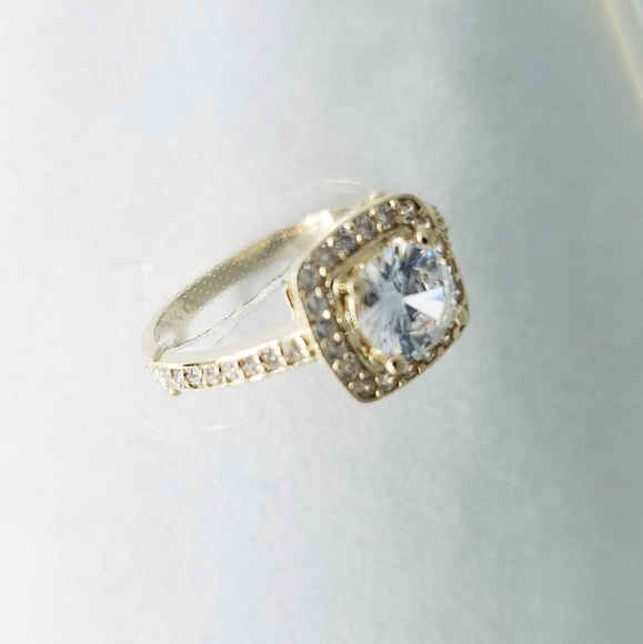 14KT Gold Elegant Round CZ Ring - Picture 4 of 11